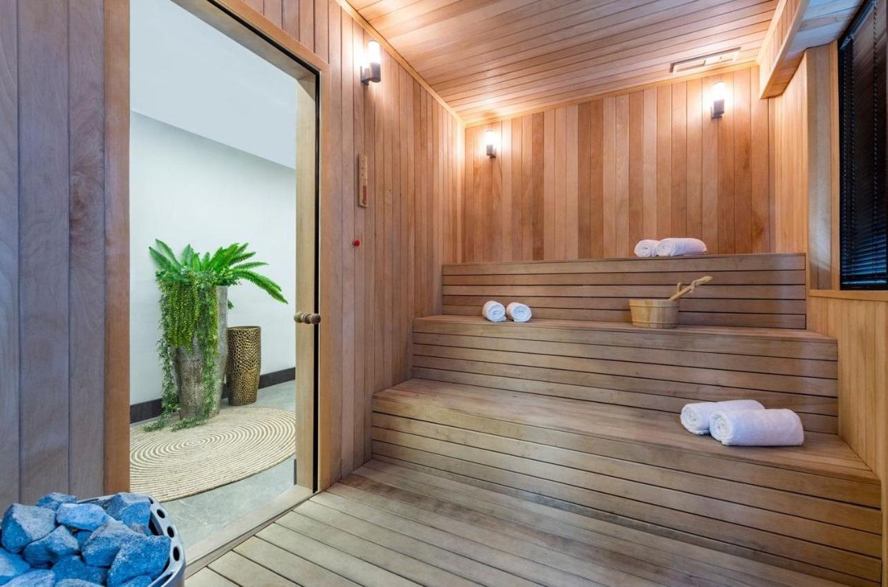 Nova Luxe Hotel & Residences Батуми Экстерьер фото