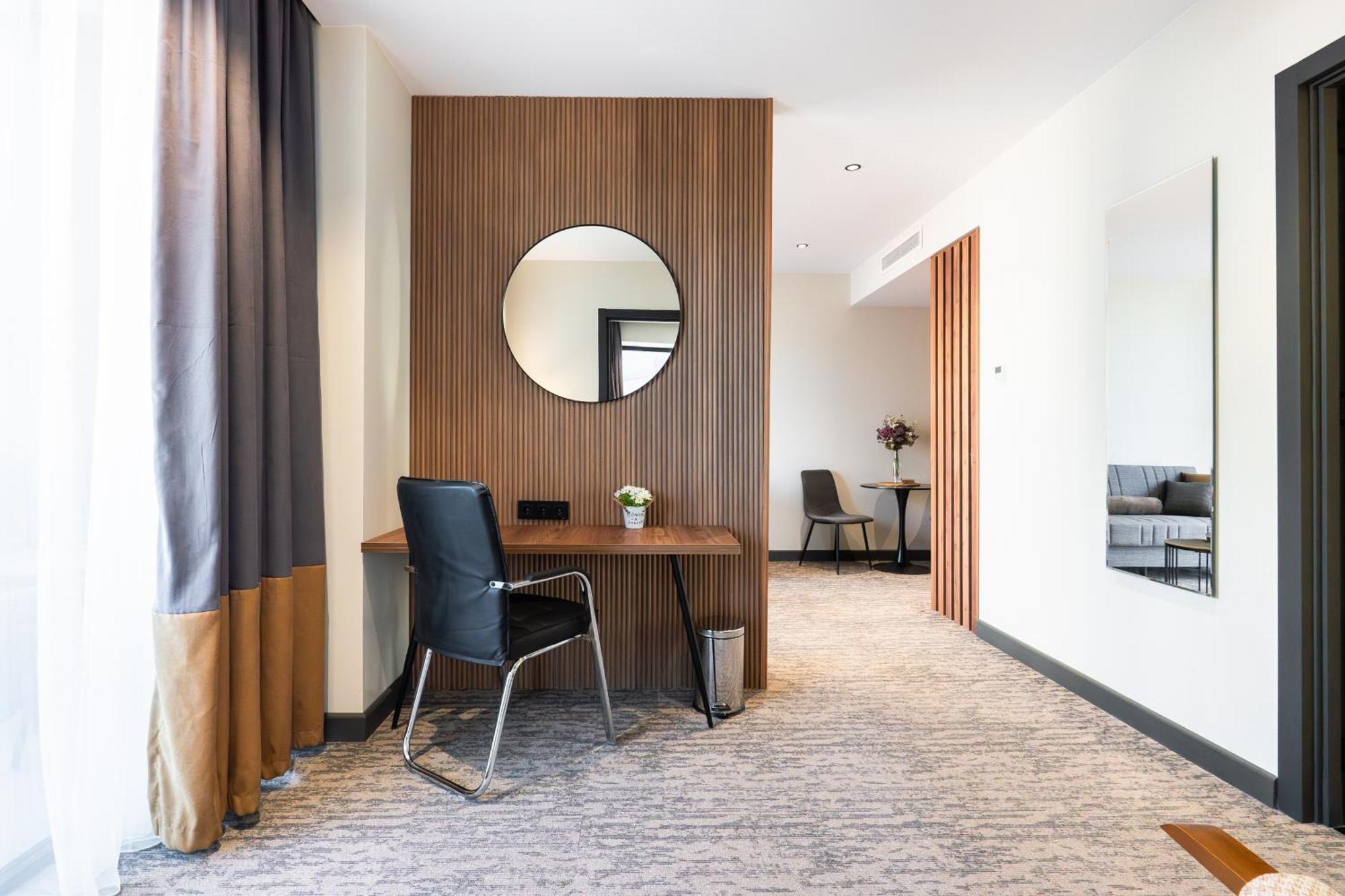 Nova Luxe Hotel & Residences Батуми Экстерьер фото