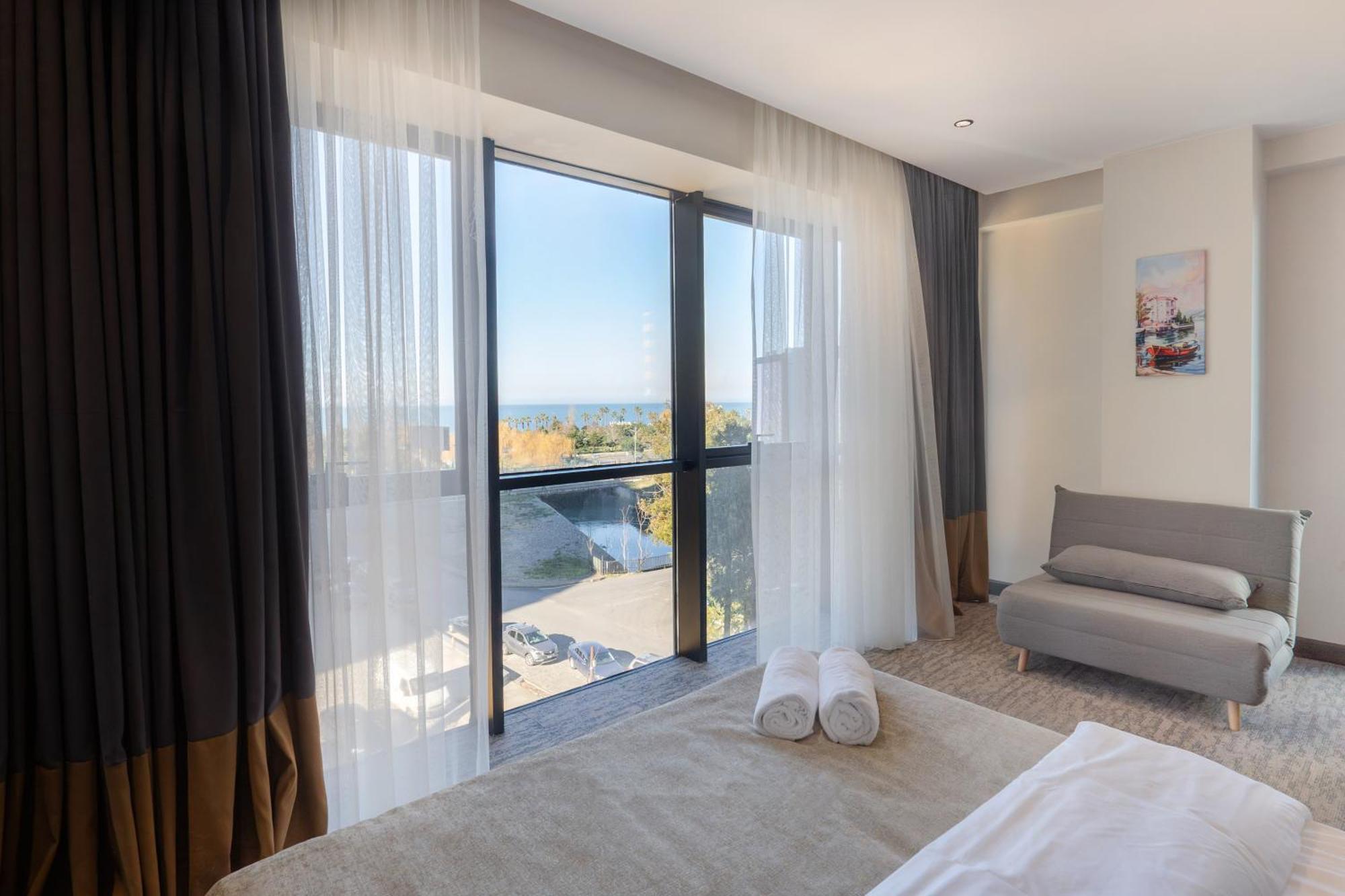 Nova Luxe Hotel & Residences Батуми Экстерьер фото